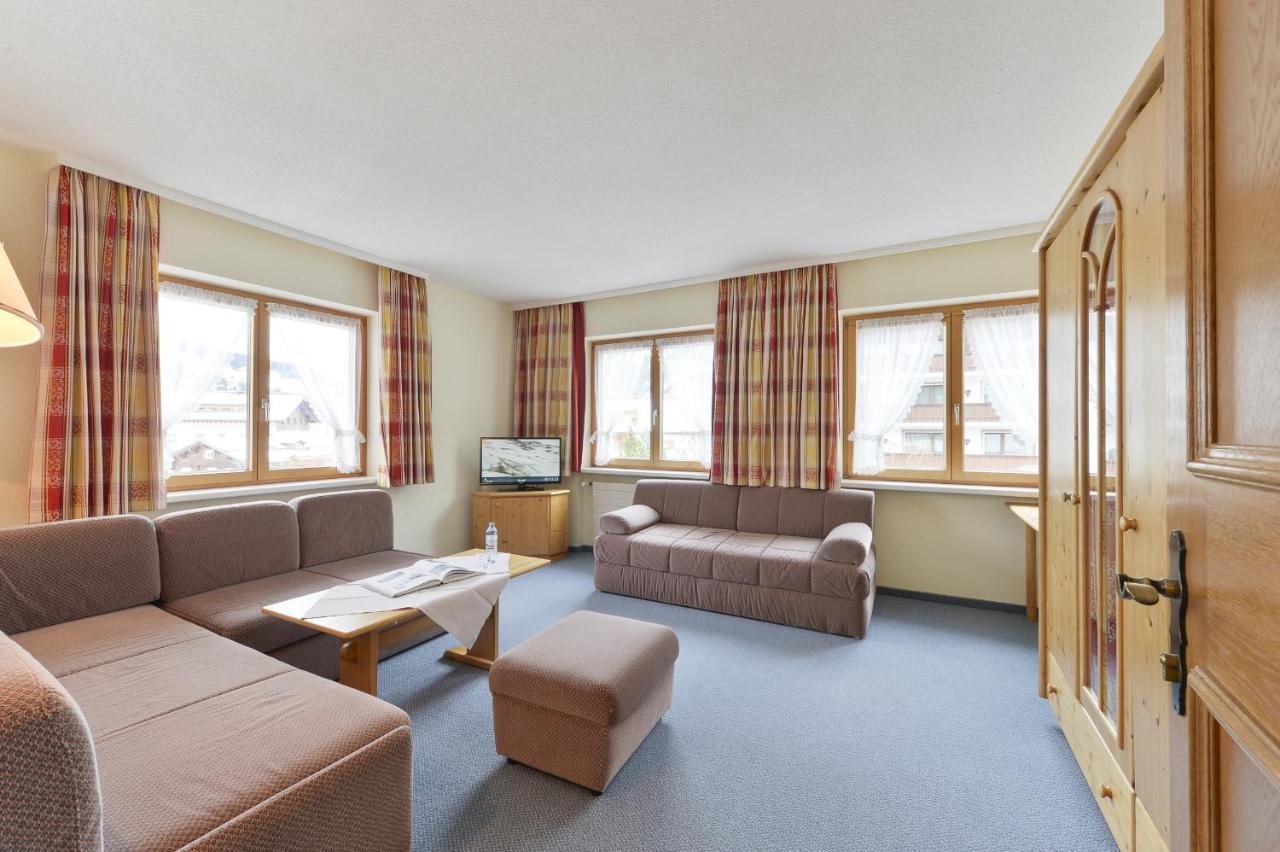 Haus Wallis Hotell Lech am Arlberg Rom bilde