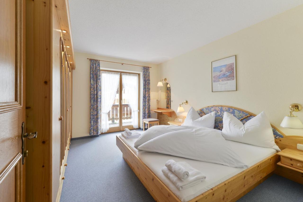 Haus Wallis Hotell Lech am Arlberg Rom bilde
