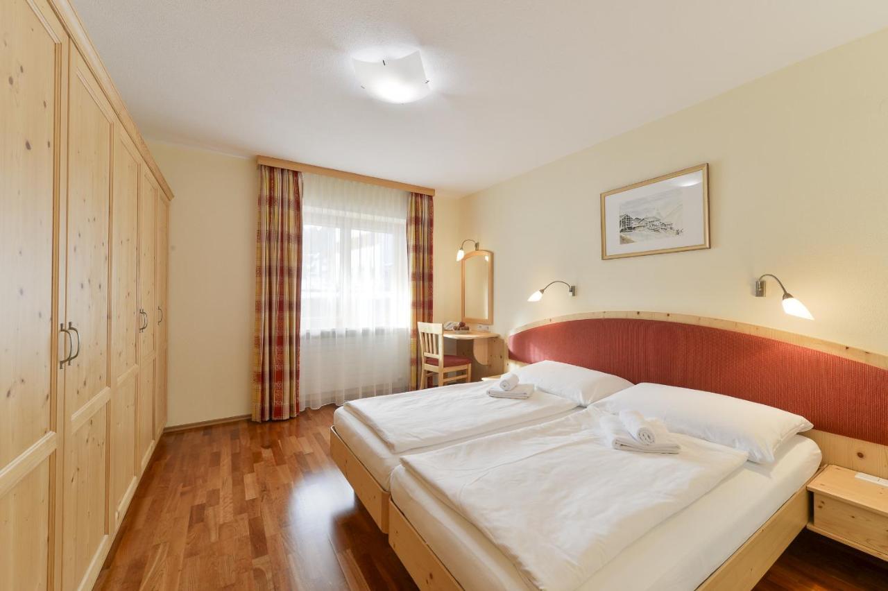 Haus Wallis Hotell Lech am Arlberg Rom bilde