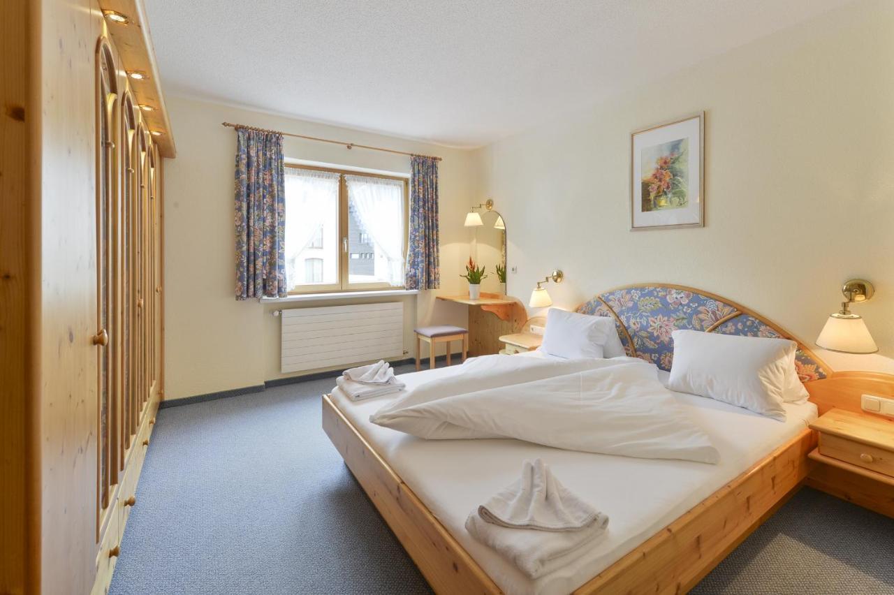 Haus Wallis Hotell Lech am Arlberg Rom bilde