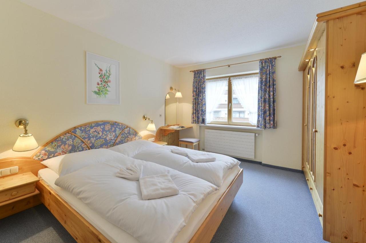 Haus Wallis Hotell Lech am Arlberg Rom bilde
