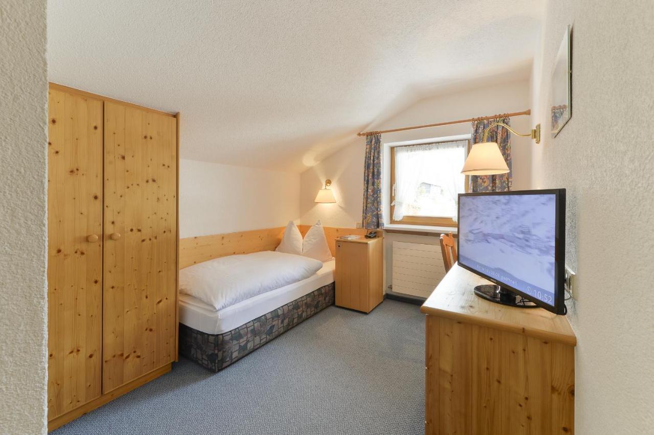 Haus Wallis Hotell Lech am Arlberg Rom bilde