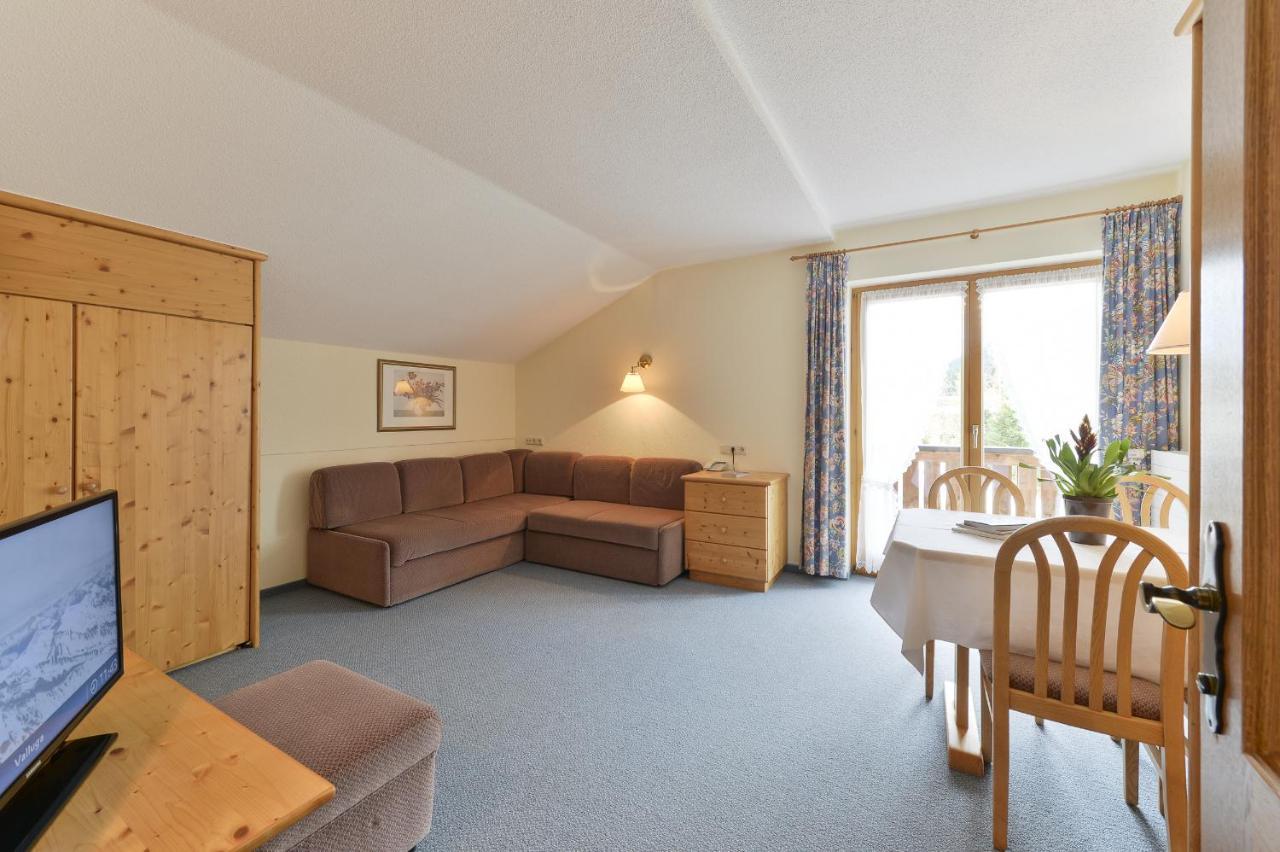 Haus Wallis Hotell Lech am Arlberg Eksteriør bilde